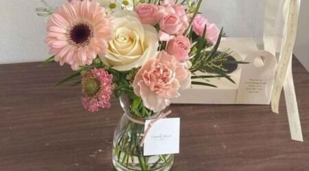 Cara Merangkai Bunga Hidup untuk Meja