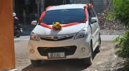 Cara Menghias Mobil Pengantin Avanza